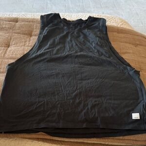 VUORI Black Cropped Muscle Tank Top - Women's